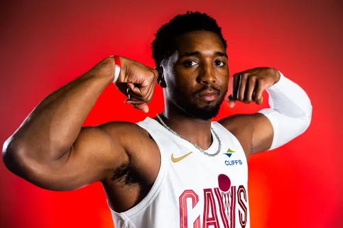 Donovan Mitchell des Cleveland Cavaliers lors de la journée médias à la Rocket Mortgage FieldHouse, favoris des pronostics NBA 2026 pour la Conférence Est