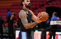 De retour à l’entraînement, Steven Adams se montre avec les Rockets