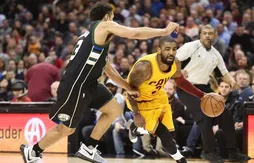 Kyrie Irving fait craquer les Bucks