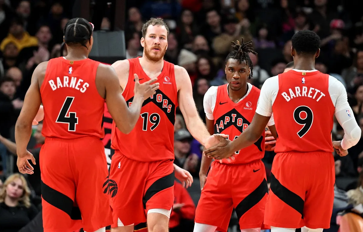 Scottie Barnes, Jakob Poeltl, Ja'Kobe Walter et R.J. Barrett (Raptors) contre le Heat