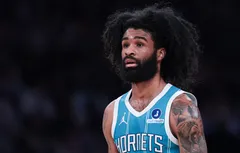Les Hornets veulent garder Coby White