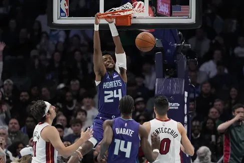 https://www.basketusa.com/thumbor/B8KiDnD0Qo4wEIII80asigIf0a0=/487x325/smart/filters:format(webp)/https%3A%2F%2Fmedia.basketusa.com%2Fmain%2F2026%2F04%2F2026_03_miller-heat.webp