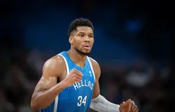 Giannis Antetokounmpo toujours pas en tenue…