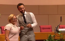 Stephen Curry récupère la clé de la ville de Charlotte