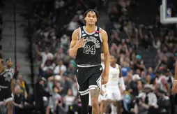 Sur leur maillot, les Spurs rendent hommage à leur fondateur