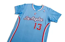 Des pavillons nautiques sur le maillot à manches des Clippers