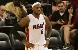 LeBron James : un record, une défaite et un blessé