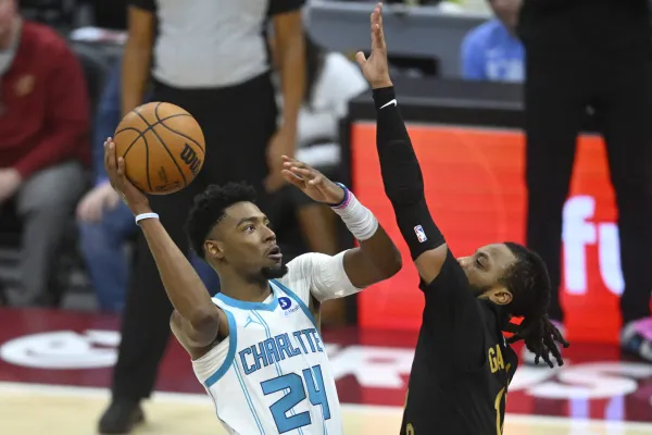 En prolongation, les Hornets s’offrent les Cavaliers
