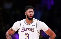Avant de retrouver le public de La Nouvelle-Orléans, Anthony Davis écoute les conseils de LeBron James