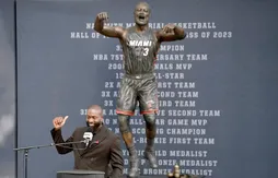 Dwyane Wade a découvert sa statue devant le Kaseya Center