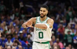 Jayson Tatum répond avec poigne