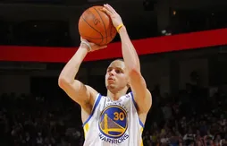 Stephen Curry, le plus rapide à inscrire 100 tirs à 3-points en playoffs