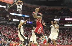 La défense de Houston fait déjouer les Spurs