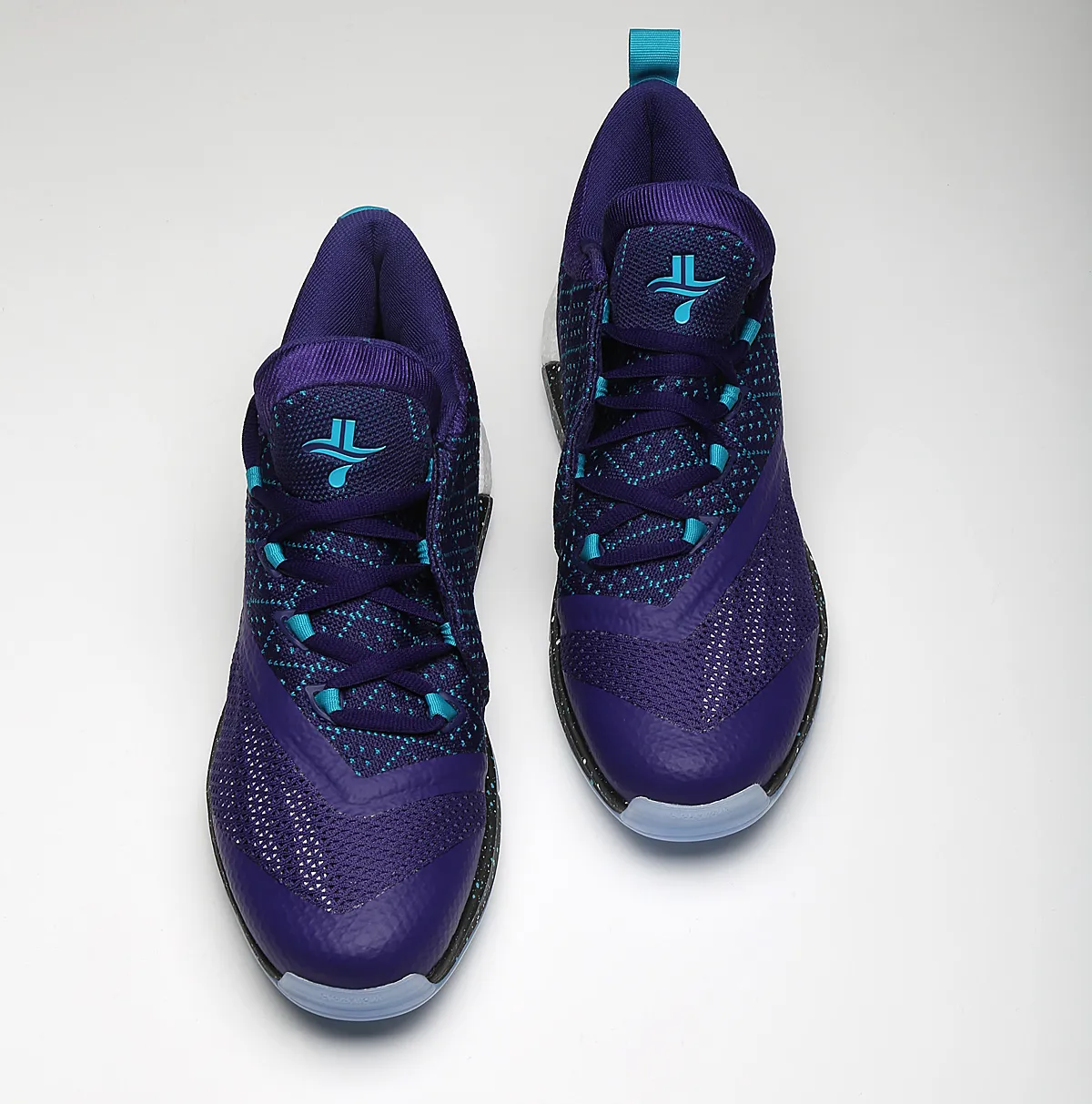 Jeremy-Lin-adidas-Crazylight-Boost_2-5-Away-3