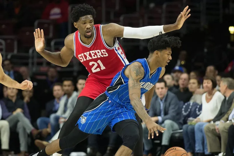 En 21 minutes de moyenne, Embiid tourne à 17.6 pts et 6.8 rbds de moyenne. Il est le numéro 1 de la NBA à 3-points avec 66% aux tirs, mais aussi le deuxième contreur avec 2.6 contres.