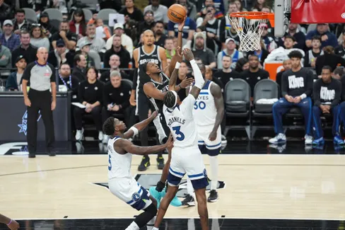 https://www.basketusa.com/thumbor/CdRzslJfG1-WpayUqFCvuBlL_9Q=/488x325/smart/filters:format(webp)/https%3A%2F%2Fmedia.basketusa.com%2Fmain%2F2026%2F05%2FUSATSI_28031493_168380190_lowres.jpg