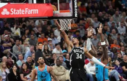 Les Bucks valident leur ticket pour les playoffs en battant les Suns