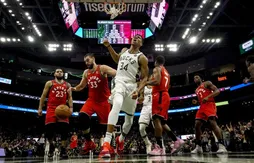 En patron, Giannis Antetokounmpo repousse le braquage des Raptors