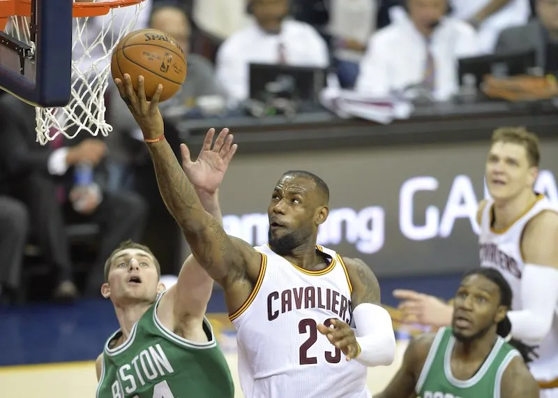 Cleveland – Boston : LeBron James garde le meilleur pour la fin