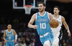 Svi Mykhailiuk va finalement rester en NBA