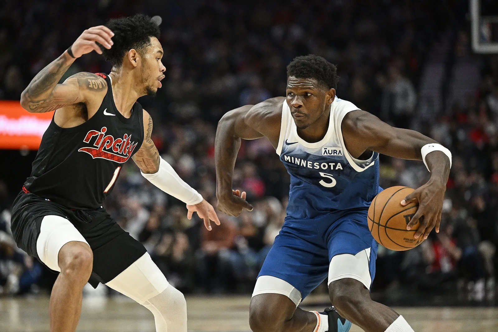 Anthony Edwards (Wolves) face à Anfernee Simons (Trail Blazers)