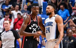 Le Canadien Khem Birch vers les Raptors