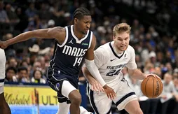 Les Mavericks encore humiliés à domicile