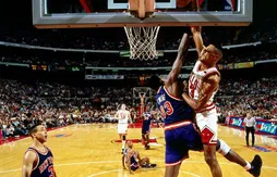 Le 20 mai 1994, Scottie Pippen postérize Pat Ewing