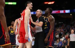 Ça a encore chauffé entre Draymond Green et Zach Edey