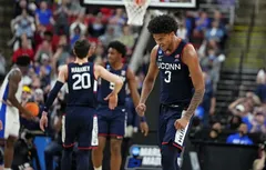 Pas de triplé mais une sortie avec “honneur” pour UConn