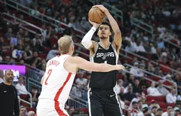 Maladroit, Victor Wembanyama va continuer de shooter à 3-pts