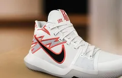 Nike : Kyrie Irving se prend pour John Travolta !