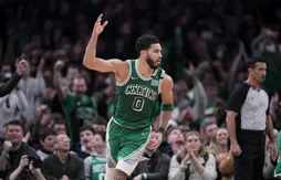 Jayson Tatum parmi les géants verts