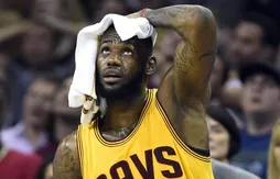 Pour Andrew Bogut, LeBron James a plongé sur le caméraman