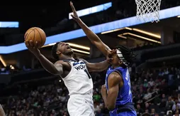 Anthony Edwards et Naz Reid sortent les muscles face aux Mavs