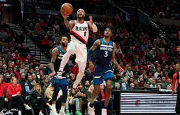 Damian Lillard dynamite encore les Wolves en trois quart-temps