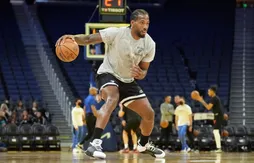 Kawhi Leonard se montre à l’entraînement