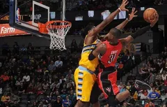 [replay] Le poster énorme de Terrence Ross sur Kenneth Faried