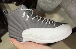 La Air Jordan 12 “Stealth” se prépare pour l’été