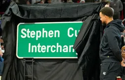 Davidson rend hommage à Stephen Curry… avec une sortie d’autoroute