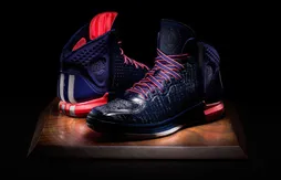 Adidas : la D Rose 4 passe au bleu et rouge