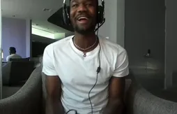 Deandre Ayton, jamais sans sa manette de jeu !