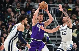 Meyers Leonard prend le micro pour annoncer sa retraite