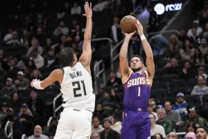 Les shooteurs des Suns se défoulent à Milwaukee