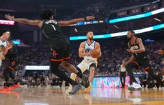 Pour son retour, Stephen Curry rate le tir de la gagne face aux Rockets