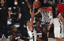 Le Top 10 des dunks de la semaine : une “bulle” de posters