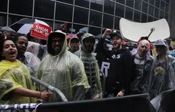 Des fans des Raptors campent déjà à l’arrivée de la parade !