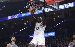En disciple de Rudy Gobert, Khaman Maluach prend de l’envergure