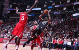 Kevin Durant tacle Clint Capela