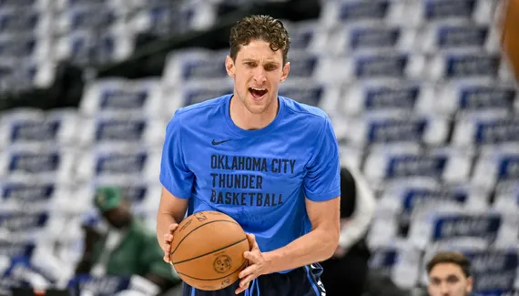 Mike Muscala incorporates the staff of the Suns